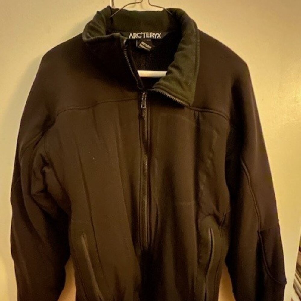 Arc'teryx Jacket Black fitted Jacket Medium: Made in Canada